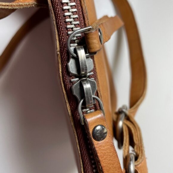 Latico Leather Lucy Cognac Crossbody Great Condition - Picture 3 of 6